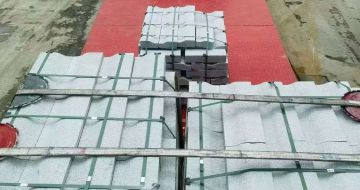 拉萨 芝麻白仿形加直形路沿石出货日常