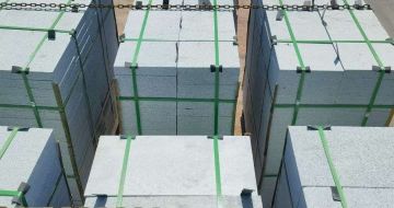 拉萨 芝麻白花岗岩5公分地铺石 花岗岩厂家工厂装车日常