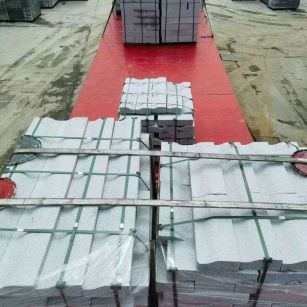 拉萨 芝麻白仿形加直形路沿石出货日常