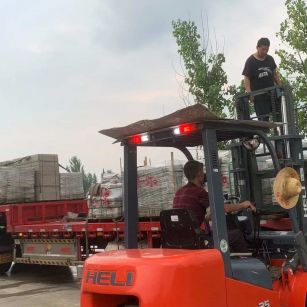 拉萨 黄金麻冰裂纹，地铺石装车