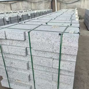 拉萨 白麻花岗岩路沿石，弧形路沿石，道牙石，马路牙子，界石，路缘石，平沿石，直岩石，平缘石等