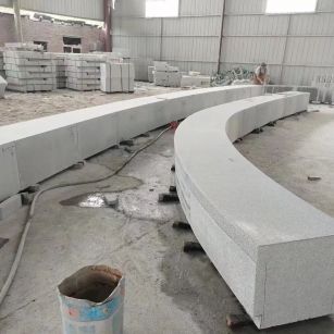 拉萨芝麻白花岗岩石板材 园林光面弧形坐凳