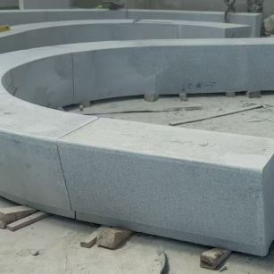 拉萨 芝麻白花岗岩光面弧形坐凳