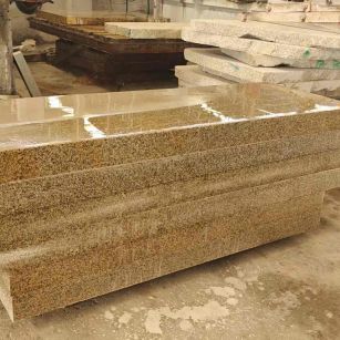 拉萨 黄金麻栏杆料半成品加工中