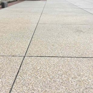 拉萨 黄金麻花岗岩石板材荔枝面地面铺装效果