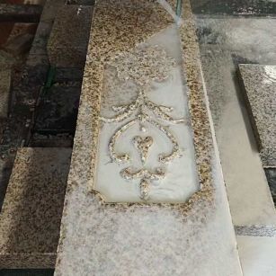 拉萨 黄金麻花岗岩异形加工雕刻栏杆大柱