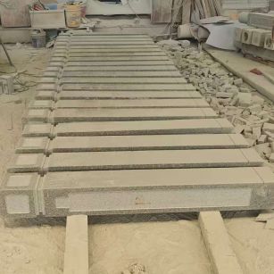 拉萨 芝麻白异形加工雕刻-栏杆大柱，方柱