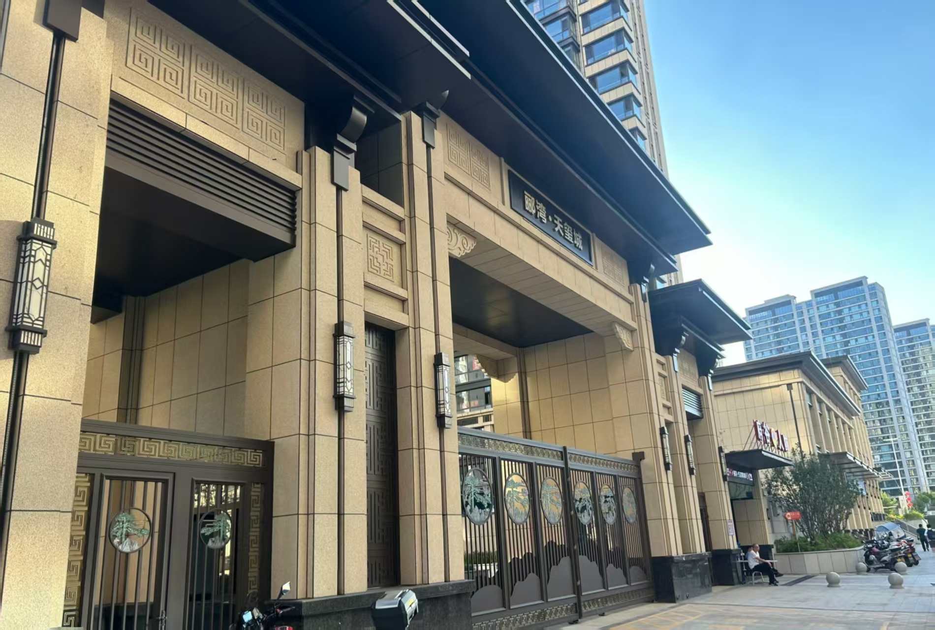 拉萨 黄金麻花岗岩荔枝面小区门楼外墙干挂