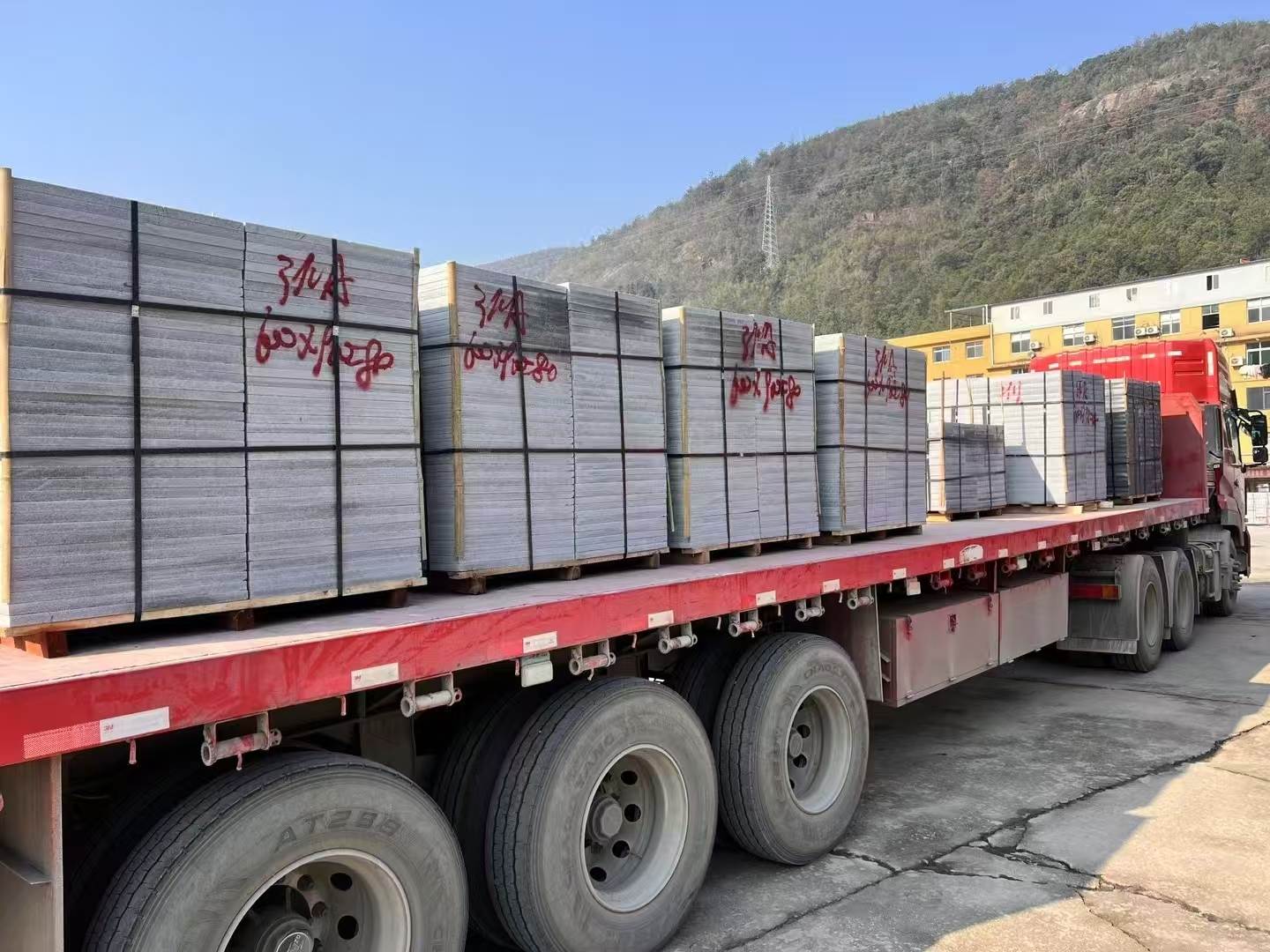 拉萨 芝麻灰地铺石出货日常