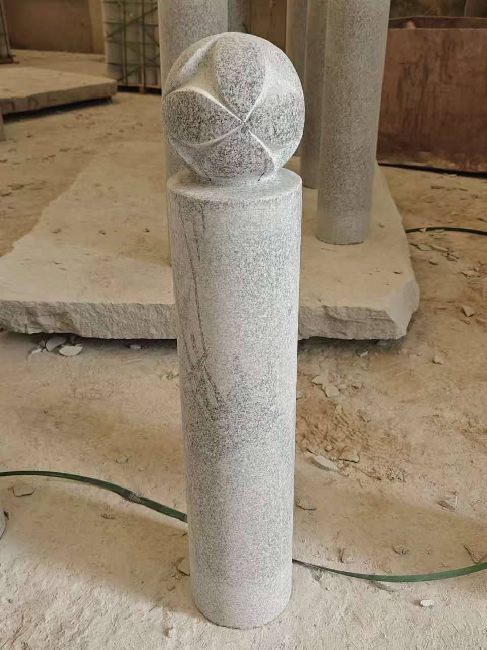 拉萨 芝麻白花岗岩石材挡车石柱、停车柱、圆柱挡车柱、方柱挡车柱等