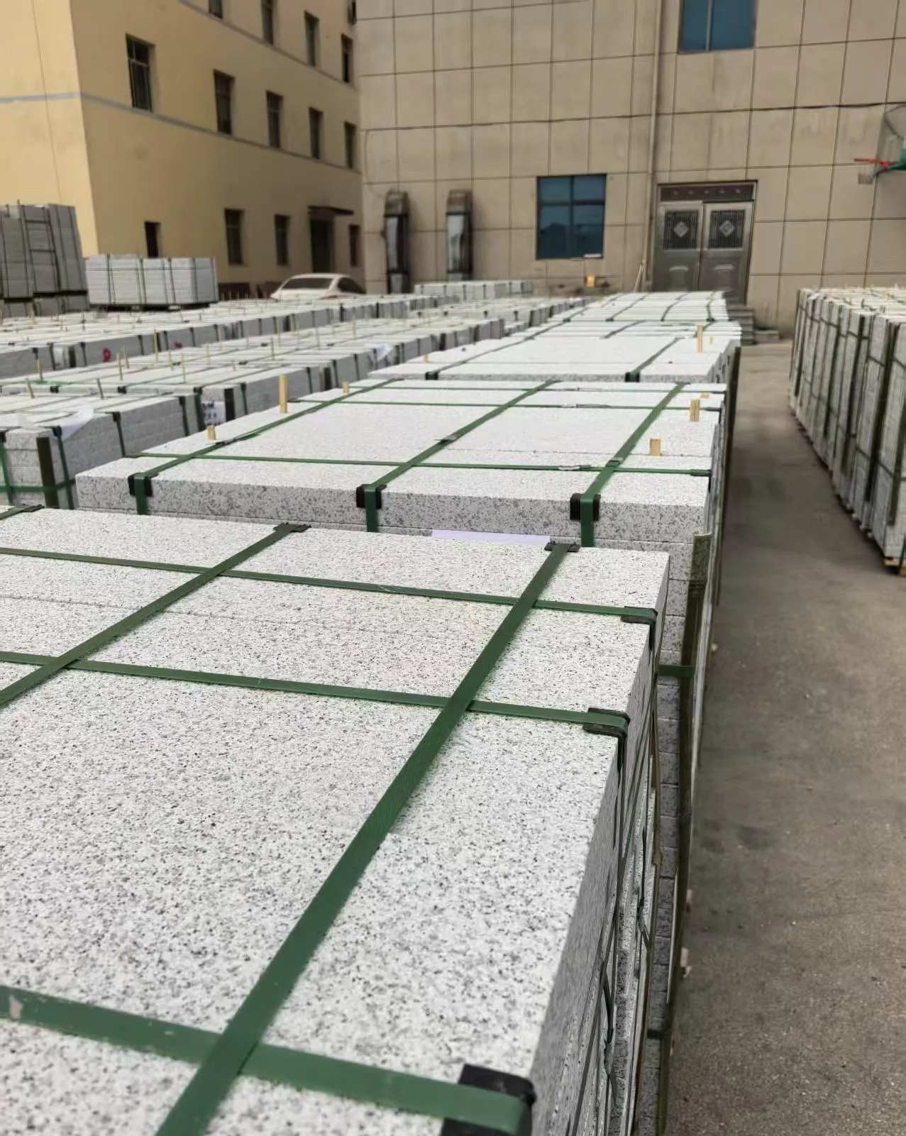 拉萨 白麻花岗岩5.0公分荔枝面地铺石