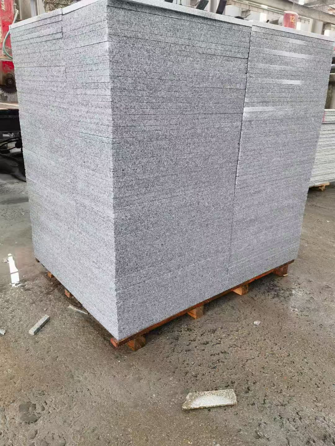 拉萨 芝麻白火烧面1.8厚300*600地铺石，尺寸标准，厚薄均匀