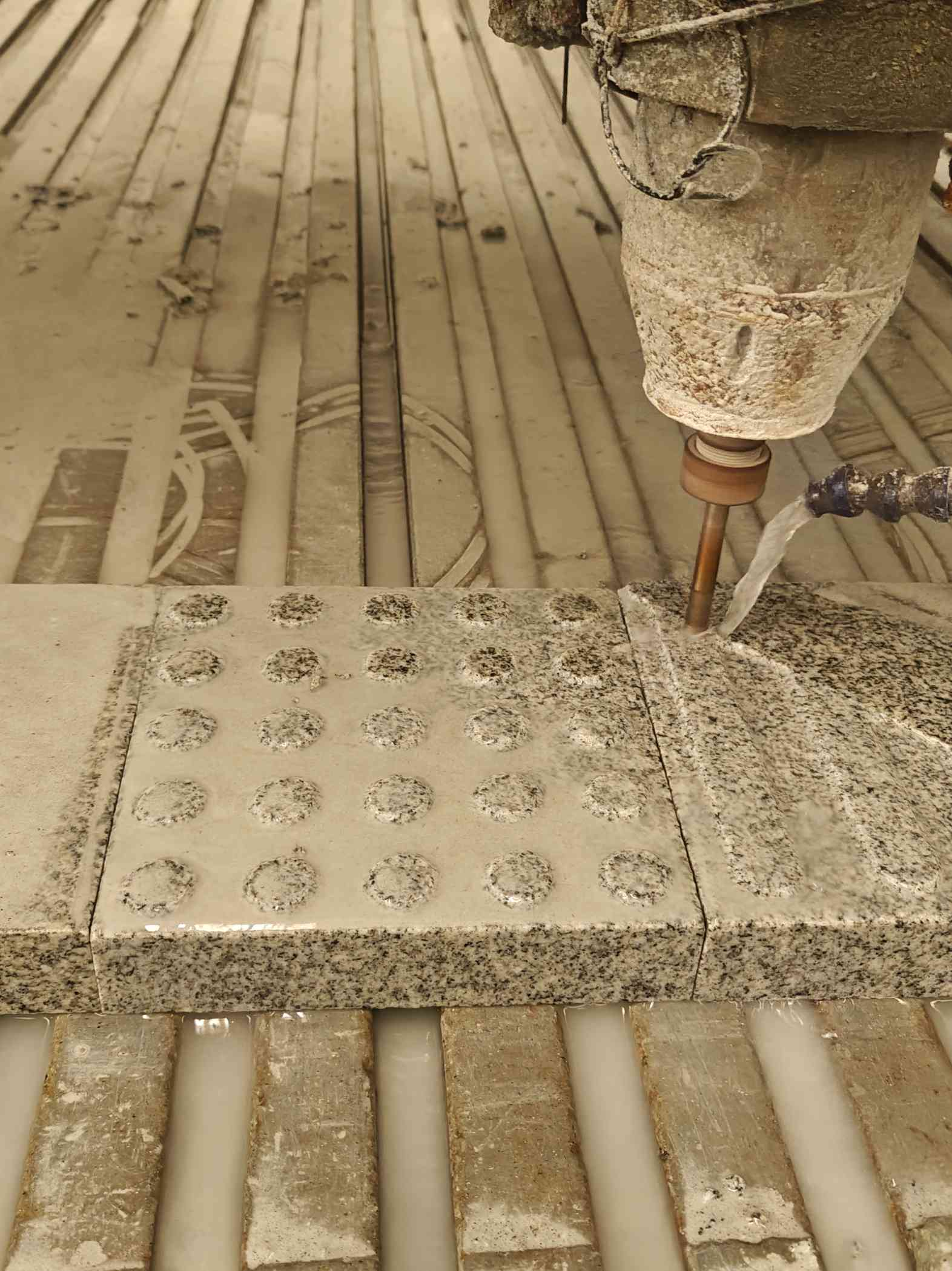 拉萨 芝麻白花岗岩石材盲人石、盲道石、盲点石