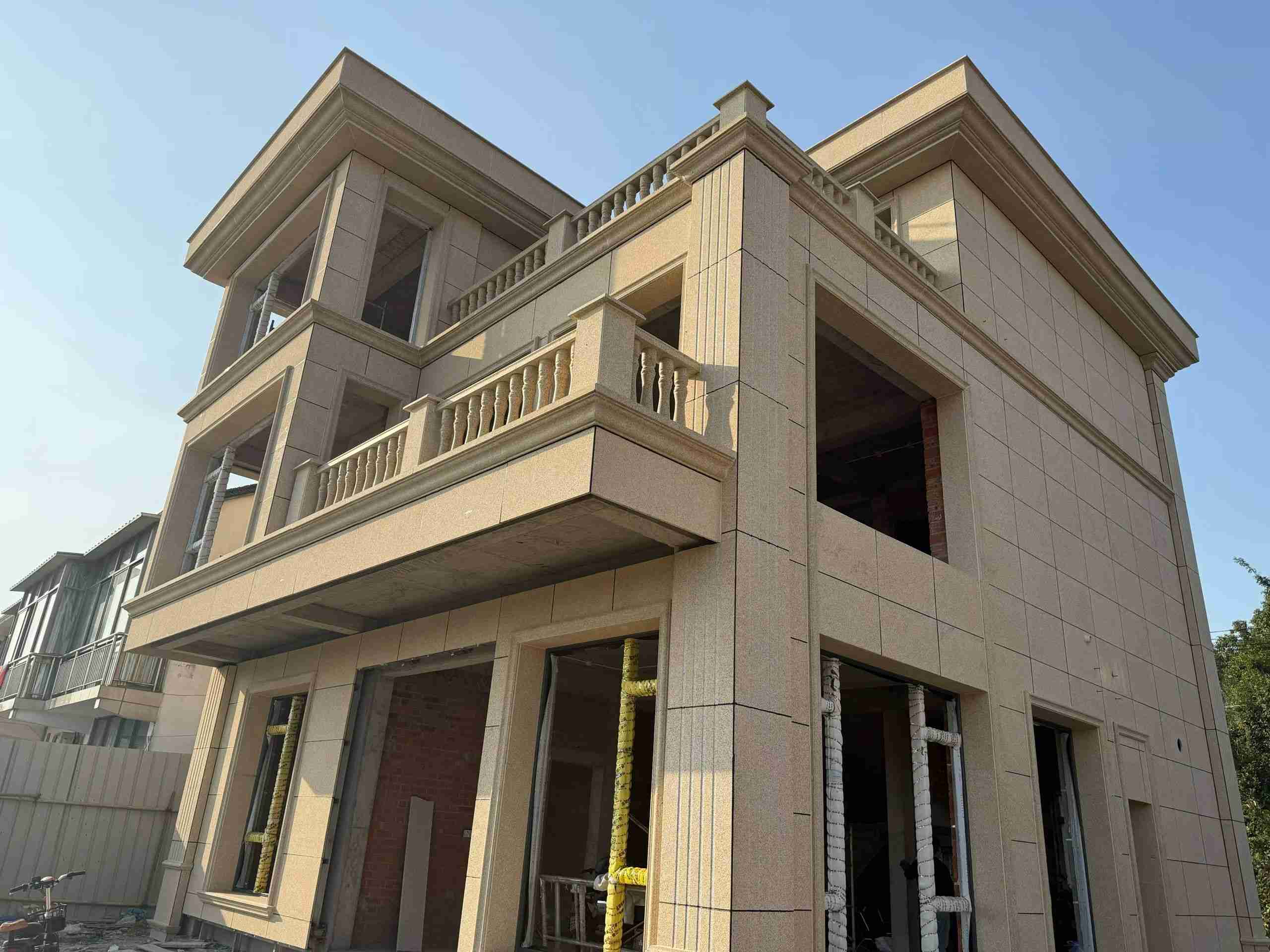 拉萨 黄金麻花岗岩石材荔枝面外墙干挂效果展示