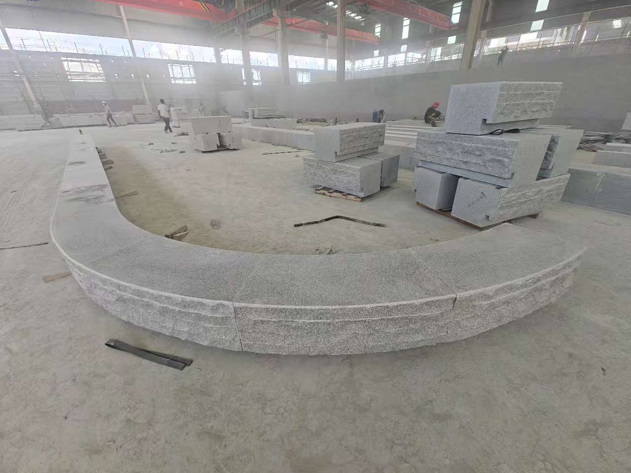 拉萨 芝麻白异形坐凳，自然面光面弧形加工