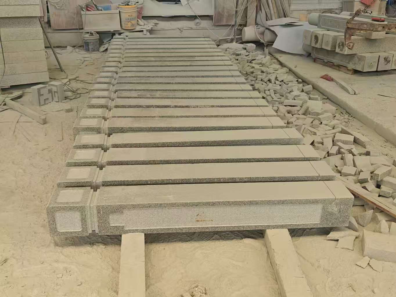 拉萨 芝麻白异形加工雕刻-栏杆大柱，方柱