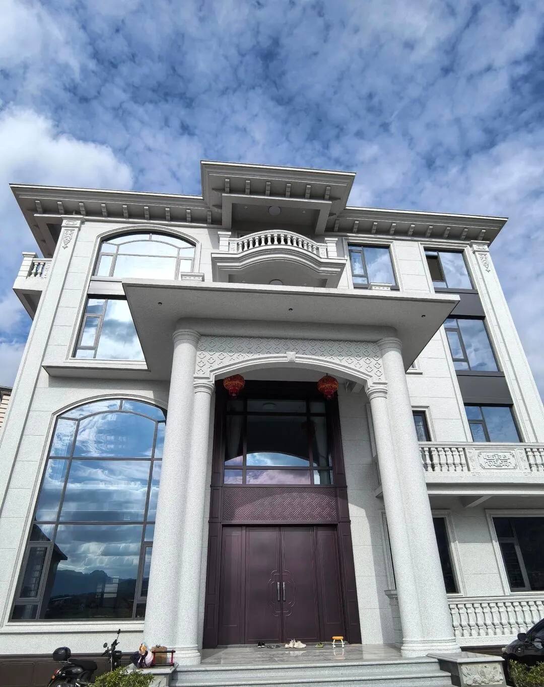 拉萨白麻别墅外墙干挂石材效果示例