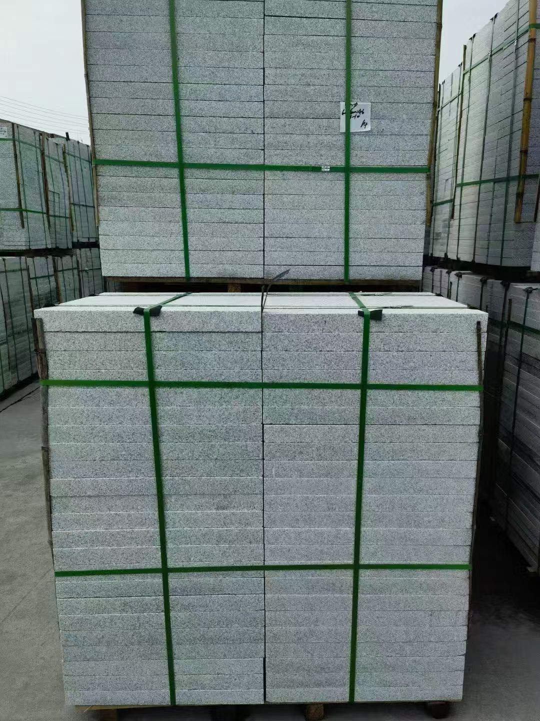 拉萨 芝麻白火烧，园林广场市政工程地铺石，1.8~5.0厚均有现货