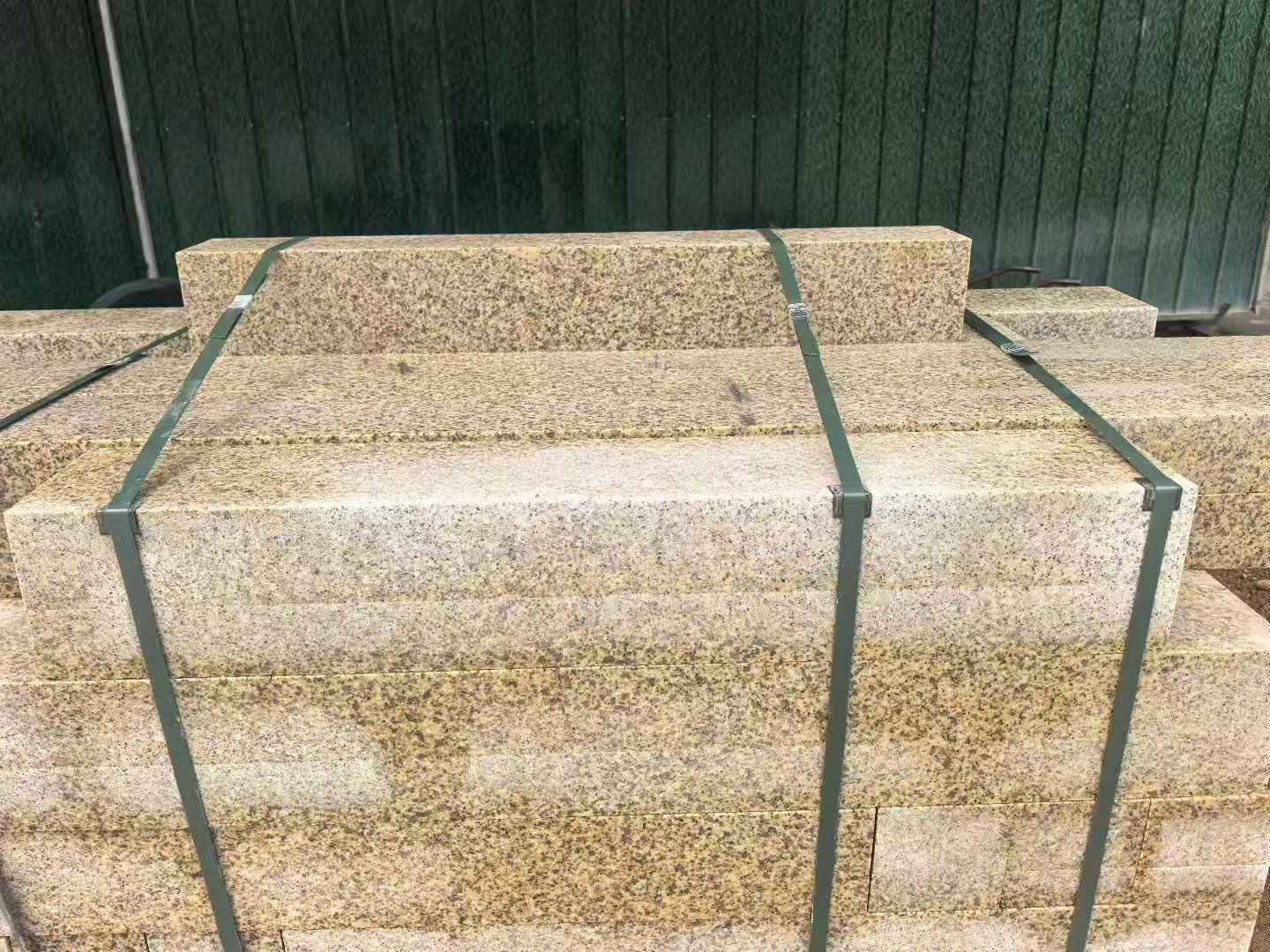 拉萨 黄金麻花岗岩石材机切面栏杆料半成品