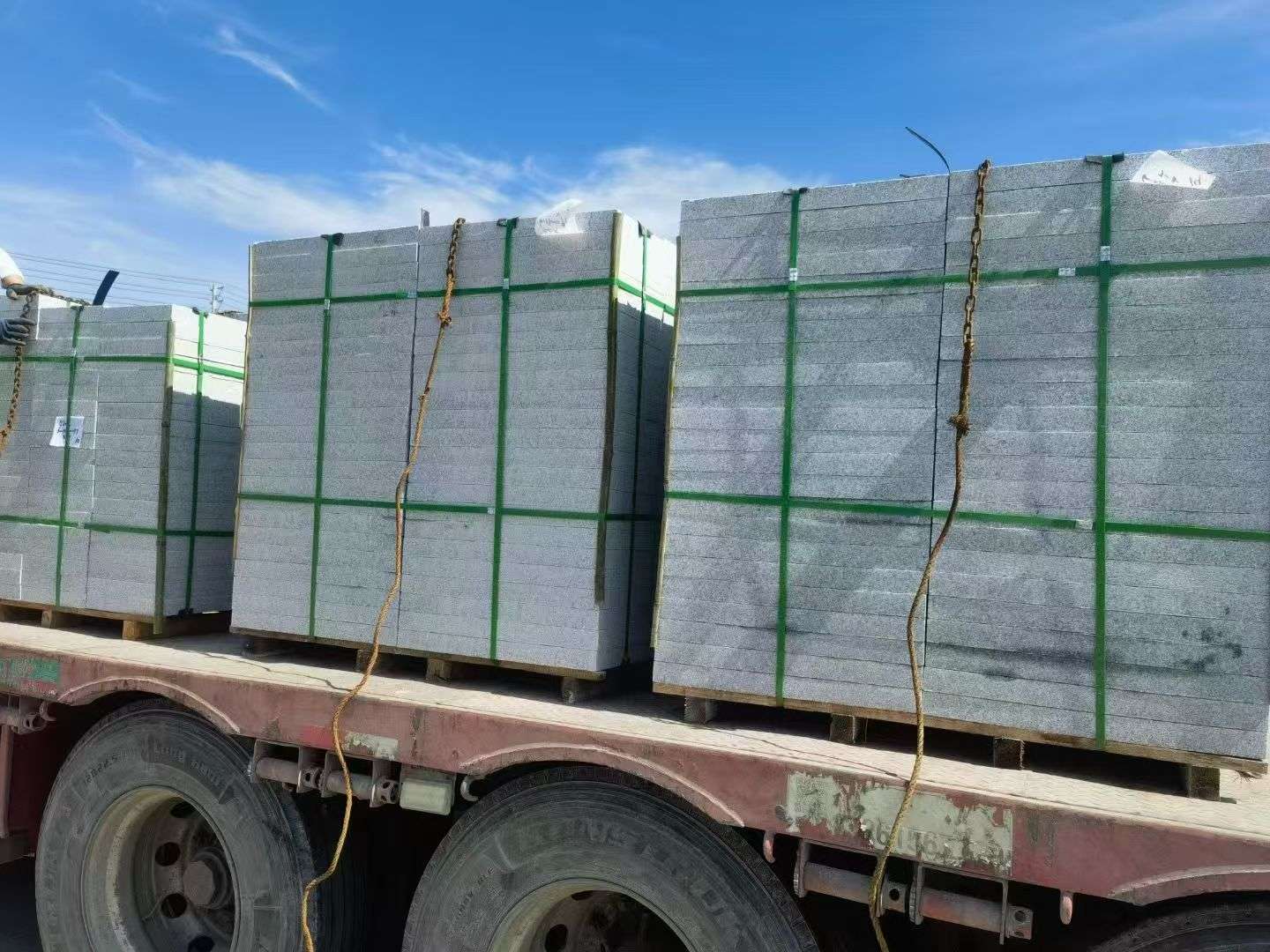 拉萨 芝麻白花岗岩地铺石装车日常