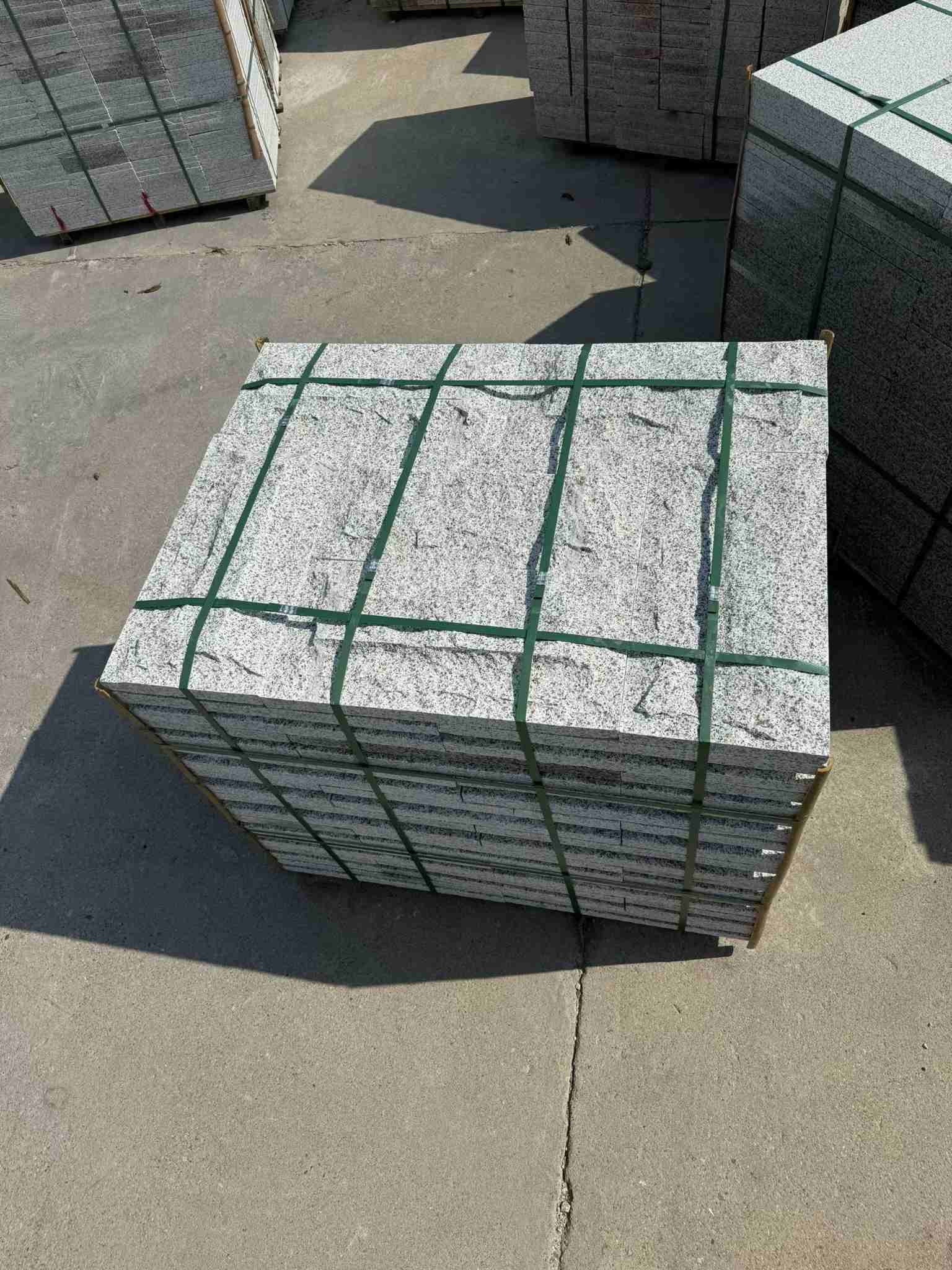 拉萨 白麻花岗岩石材自然面蘑菇石成品