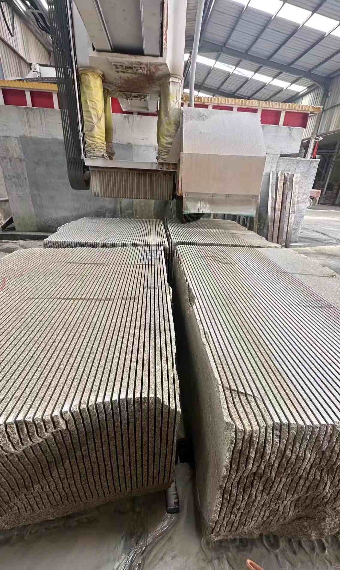 拉萨 车间生产日常，黄金麻白麻花岗岩