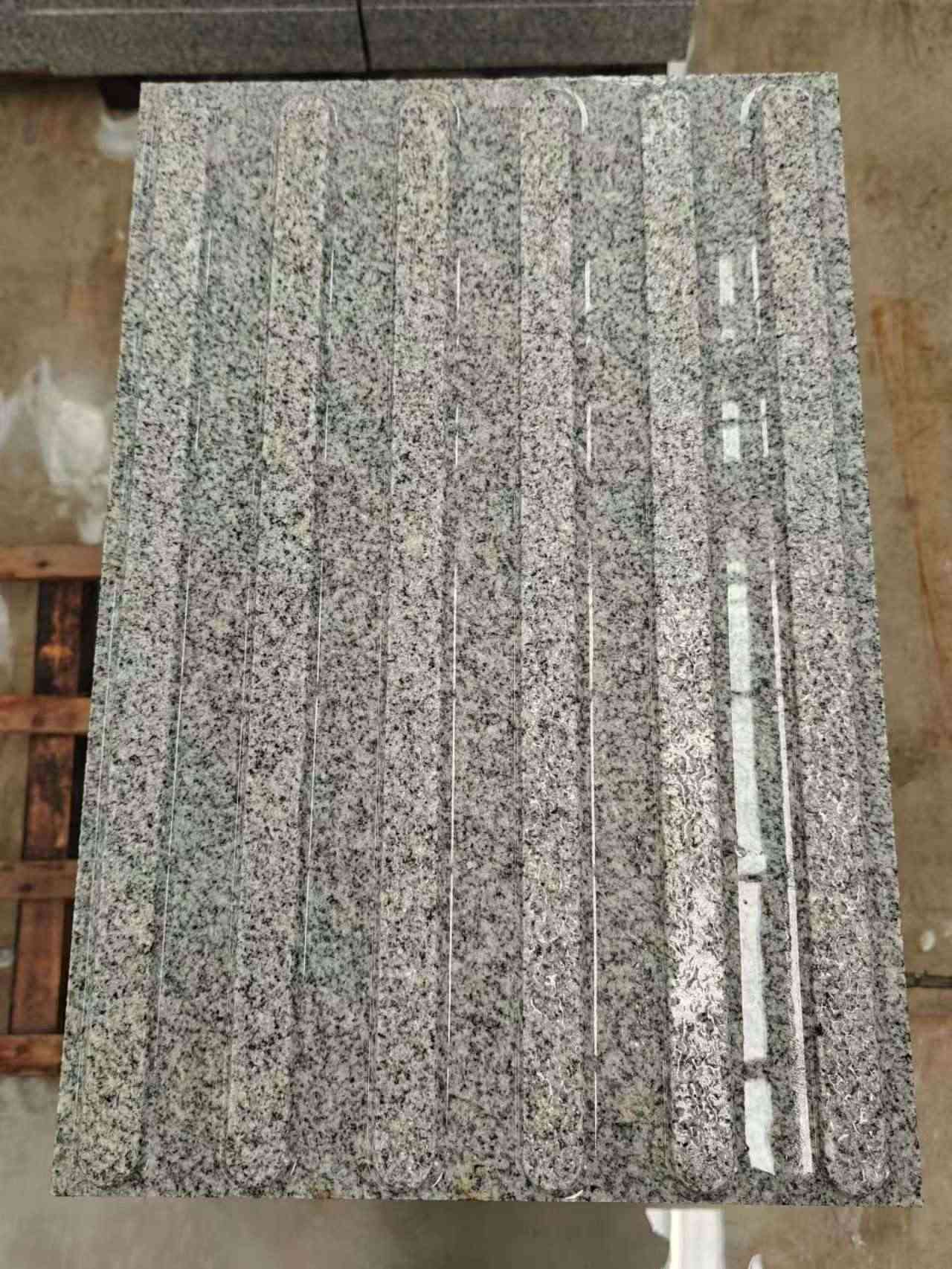 拉萨 芝麻白花岗岩荔枝面雕刻盲道，盲条