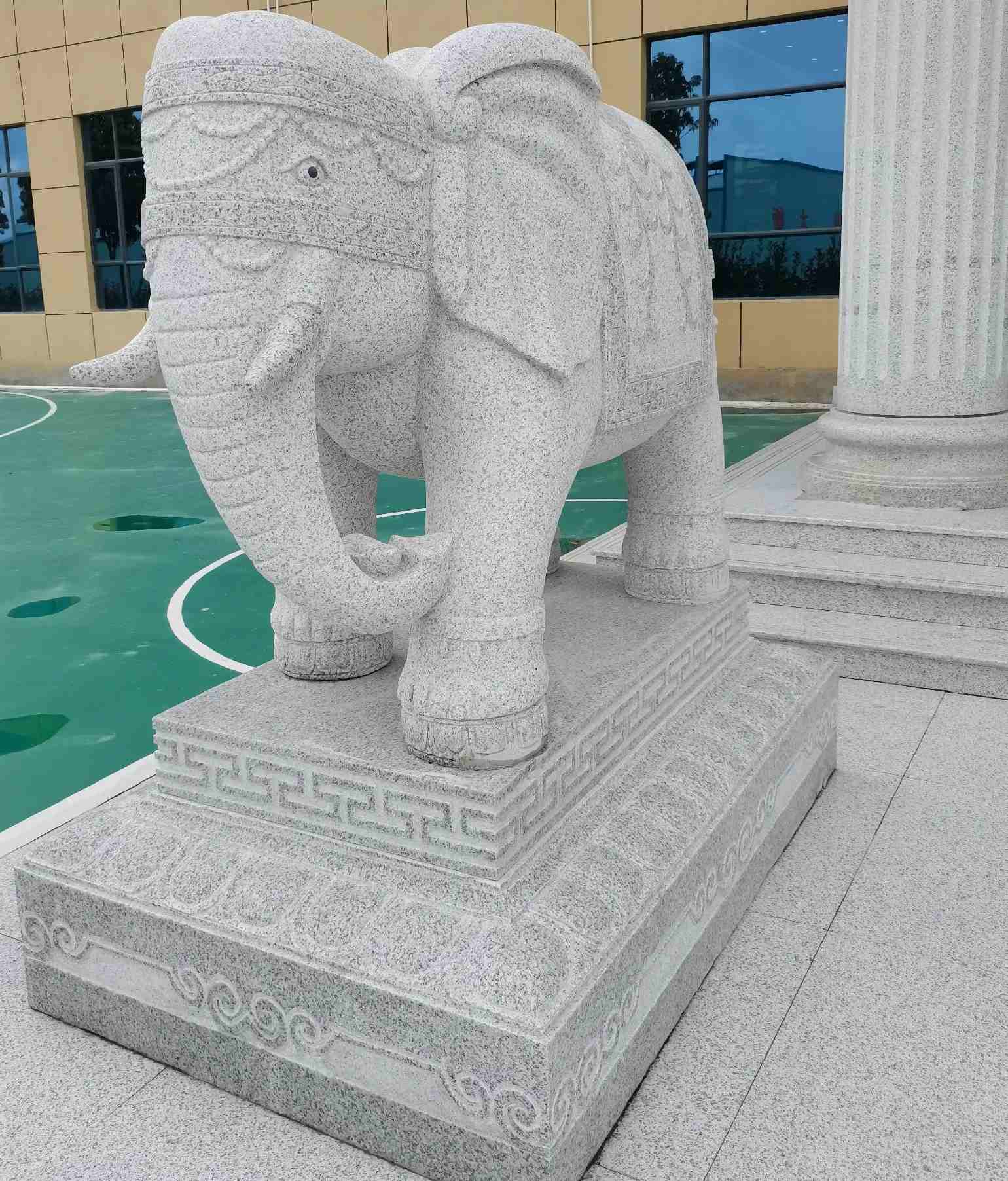 拉萨 白麻花岗岩动物异形石雕-大象