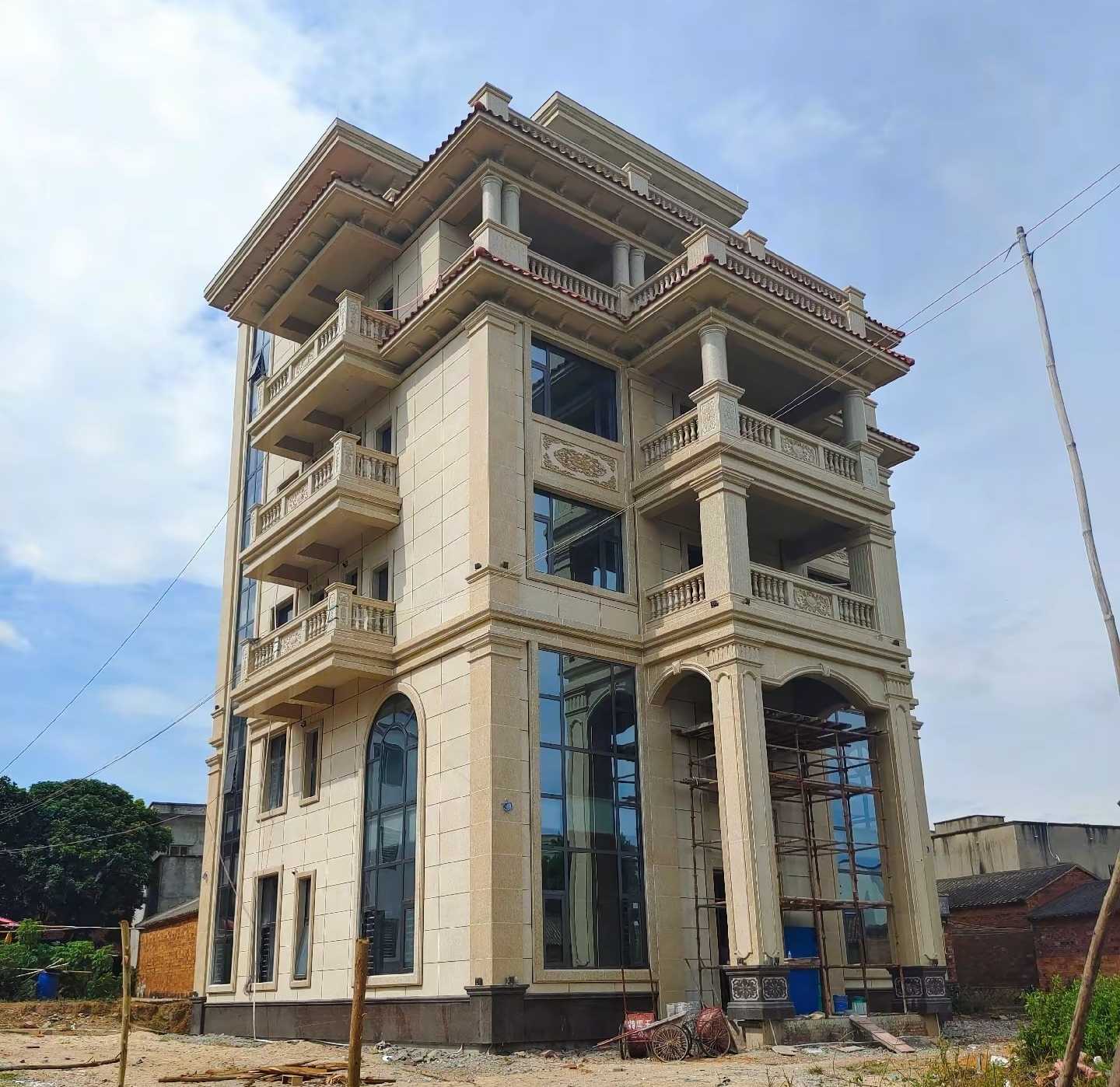 拉萨 黄金麻花岗岩石材别墅外墙干挂搭配（雕花栏杆花瓶柱门楼罗马柱）