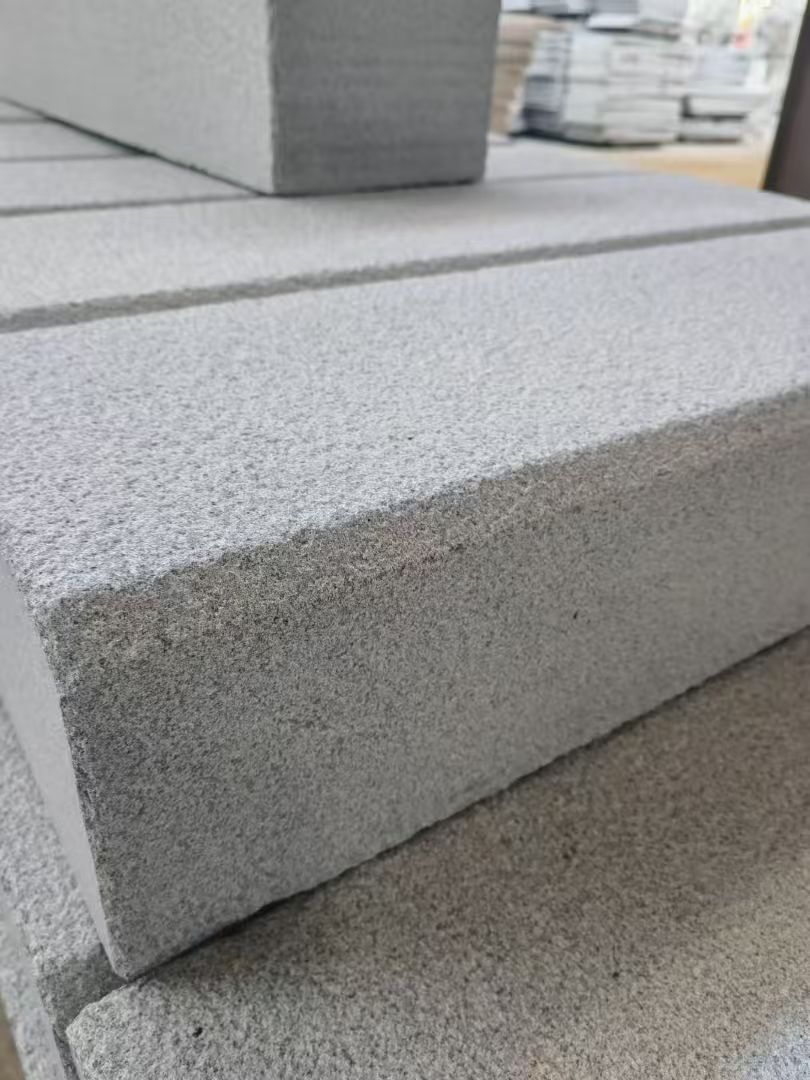 拉萨 芝麻灰荔枝面路沿石