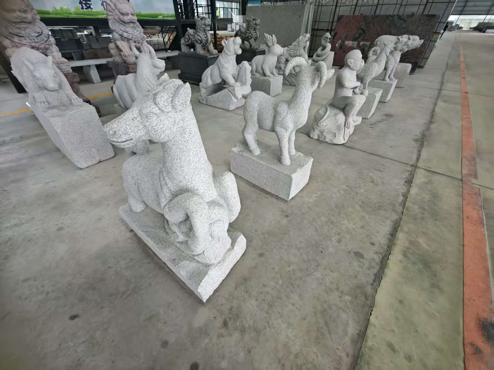 拉萨 芝麻白花岗岩造型立体雕刻——十二生肖