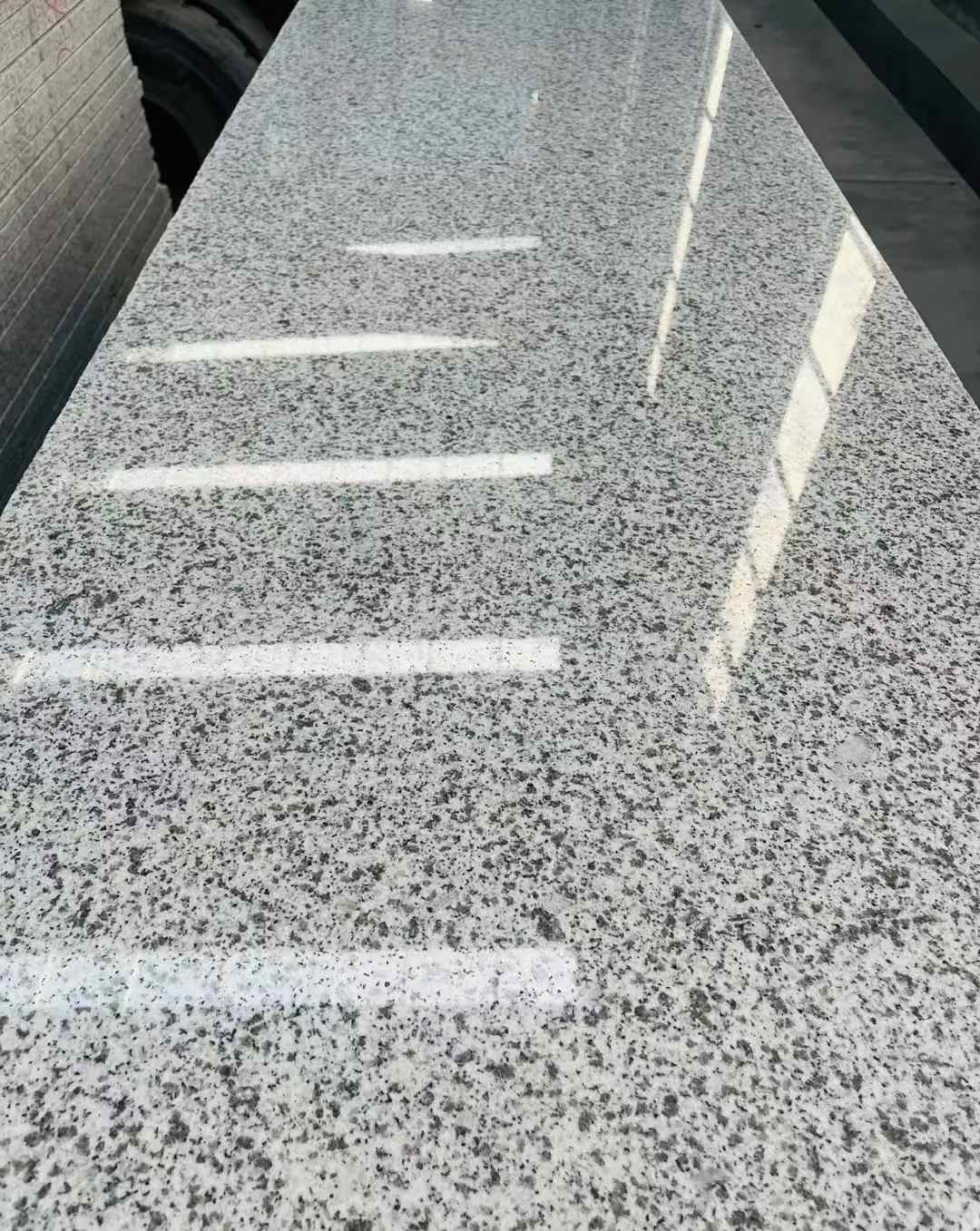 拉萨 白麻花岗岩光面毛板