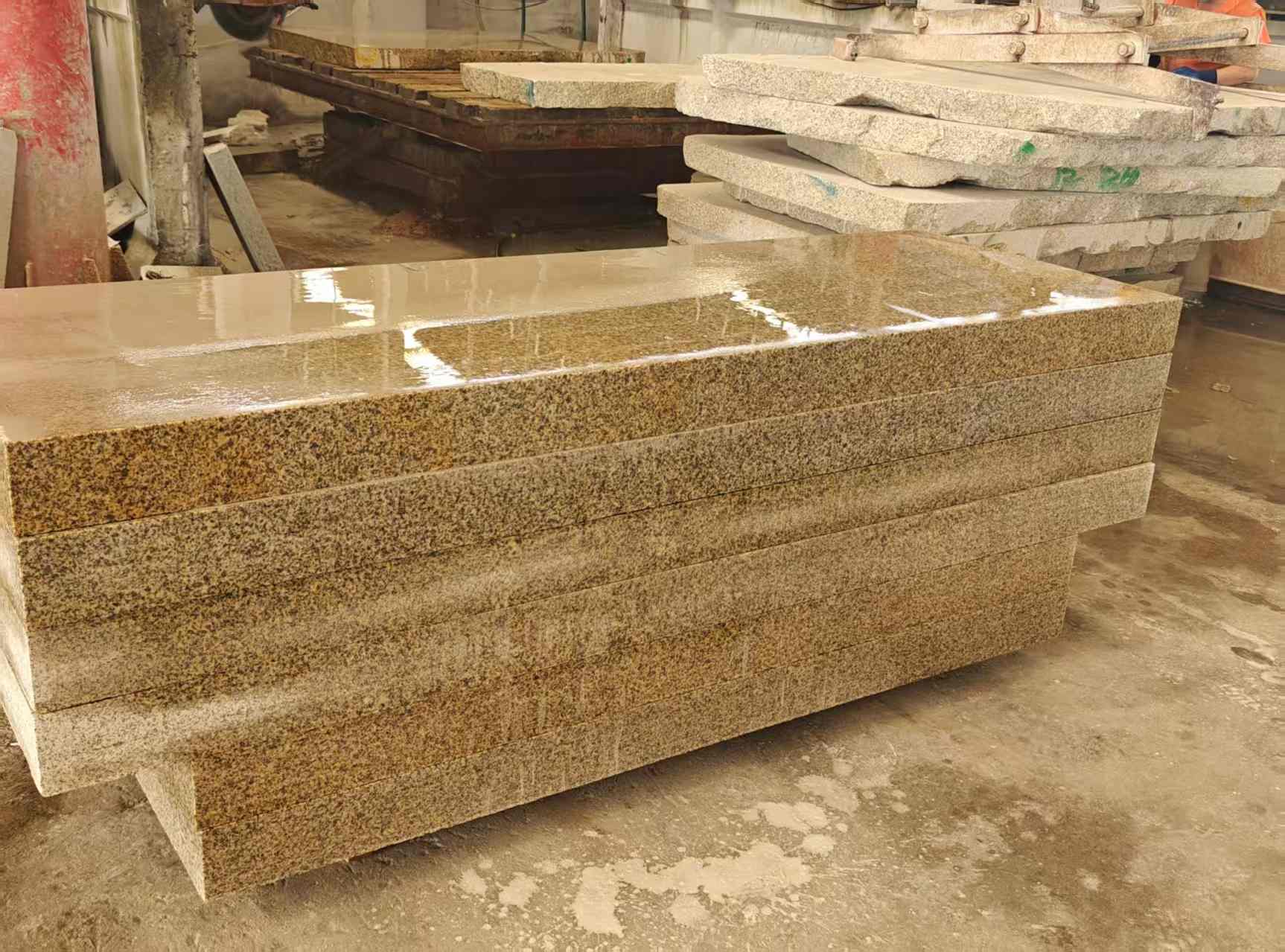 拉萨 黄金麻栏杆料半成品加工中